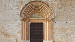 La Porta Santa della basilica di Collemaggio a L'Aquila